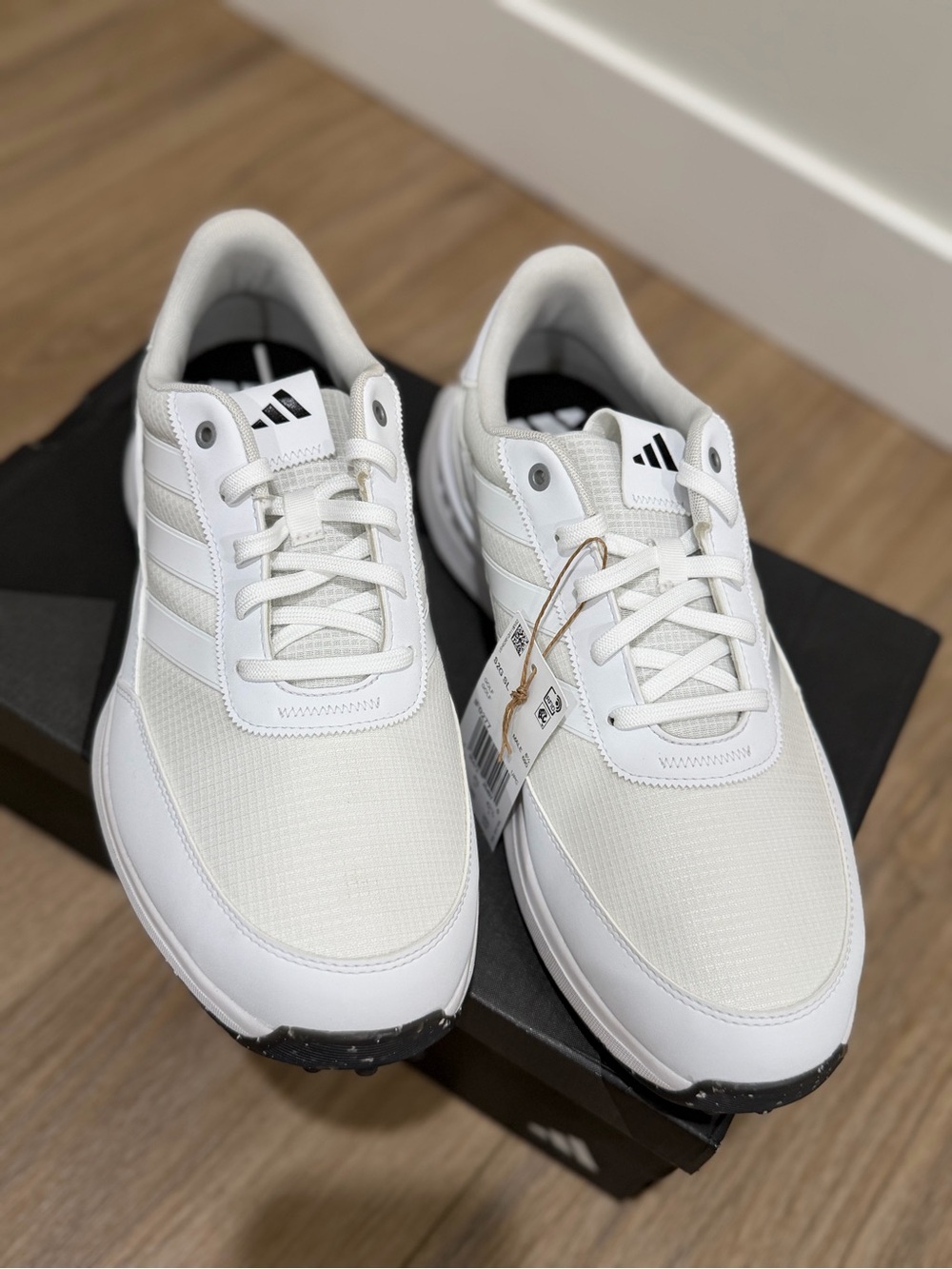 adidas Men’s White Low-Top Lace-Up Sneakers